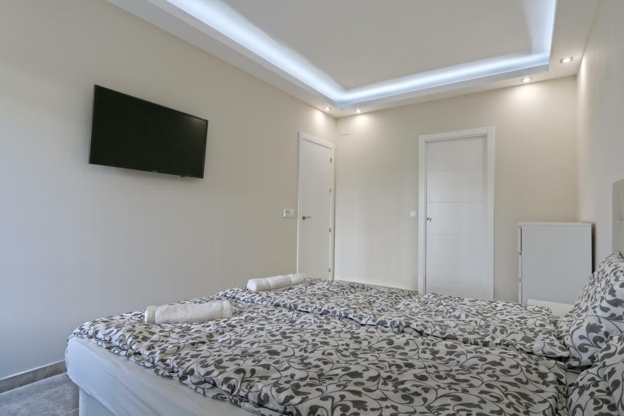 Beachfront Luxury Apartment, Puerto Banus, Марбеля Екстериор снимка